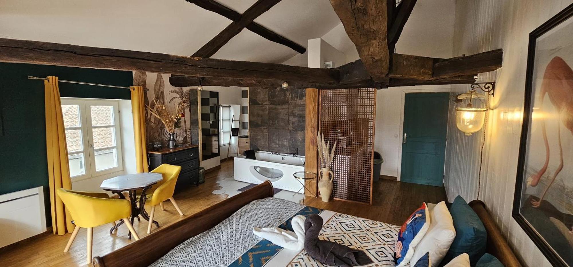 Suite Penthouse Romantique, Confolens, Charente מראה חיצוני תמונה
