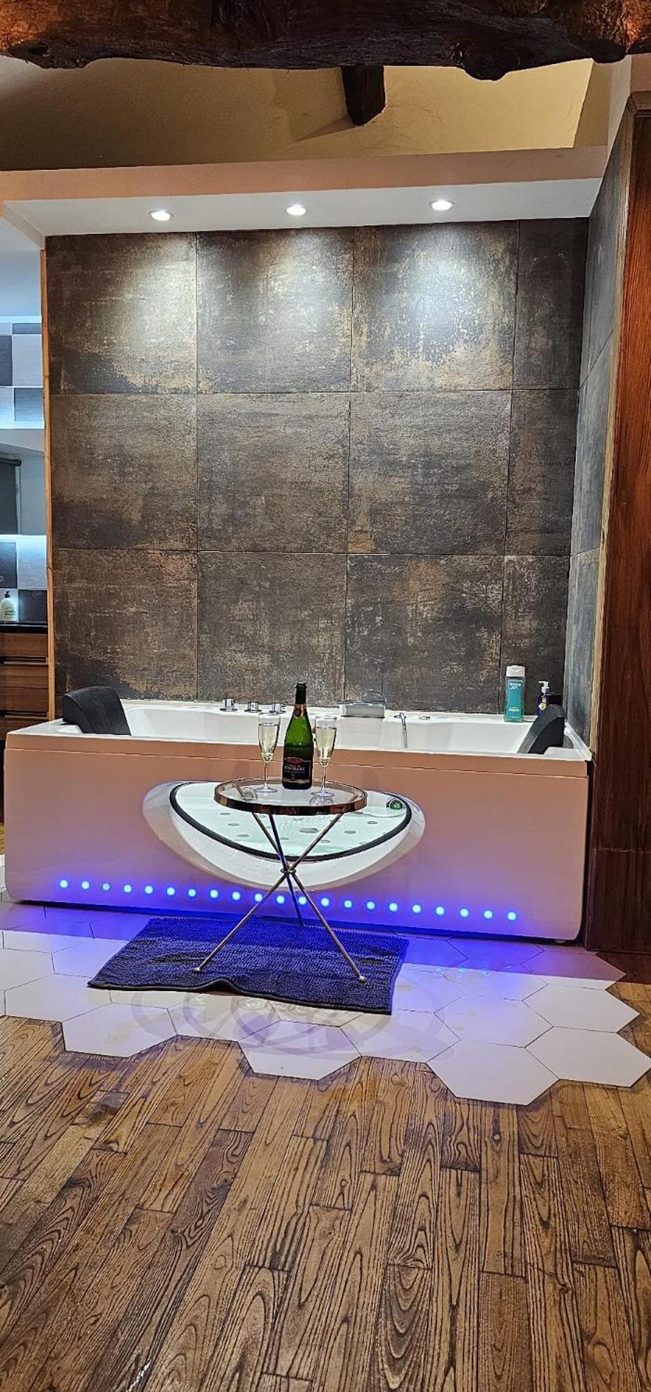 Suite Penthouse Romantique, Confolens, Charente מראה חיצוני תמונה