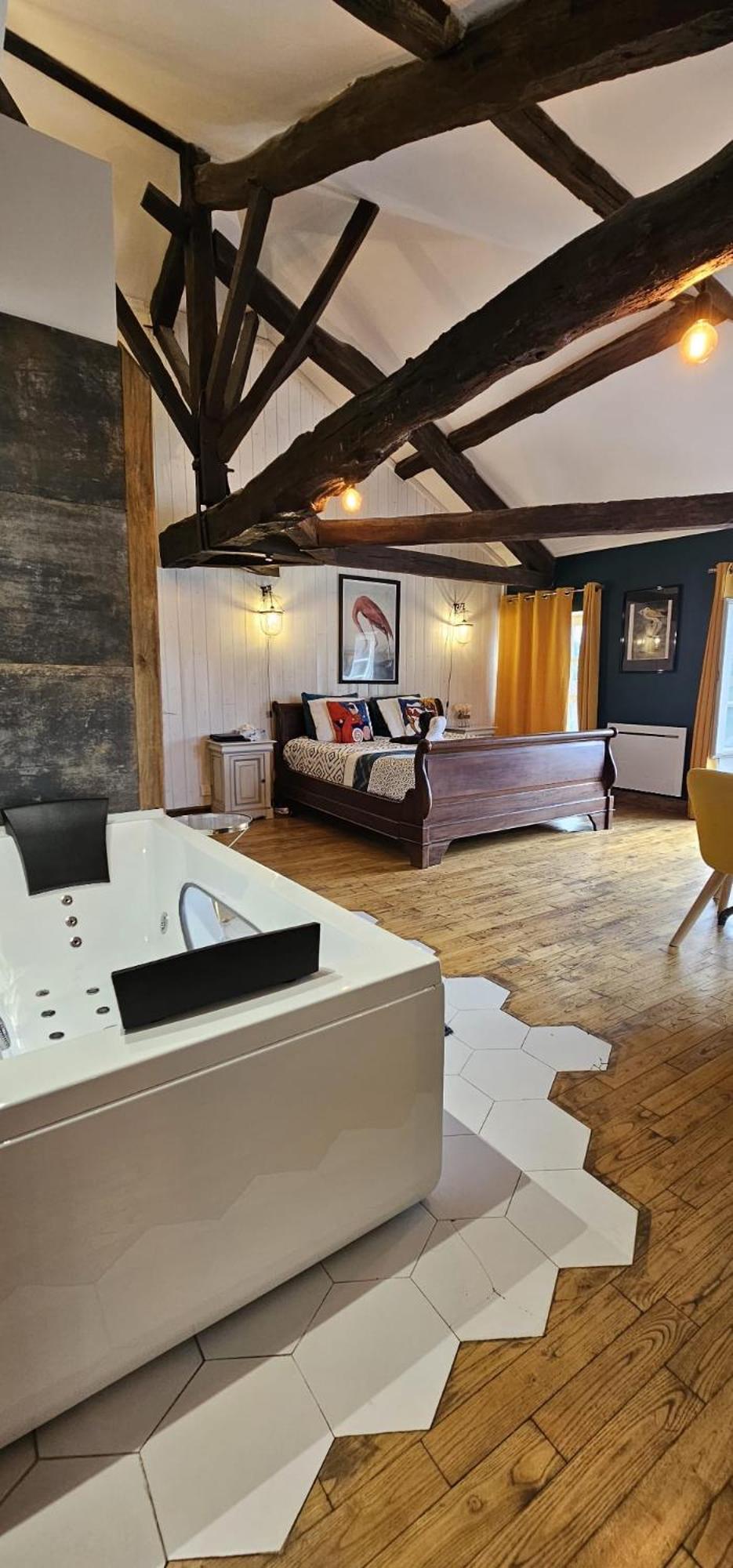 Suite Penthouse Romantique, Confolens, Charente מראה חיצוני תמונה